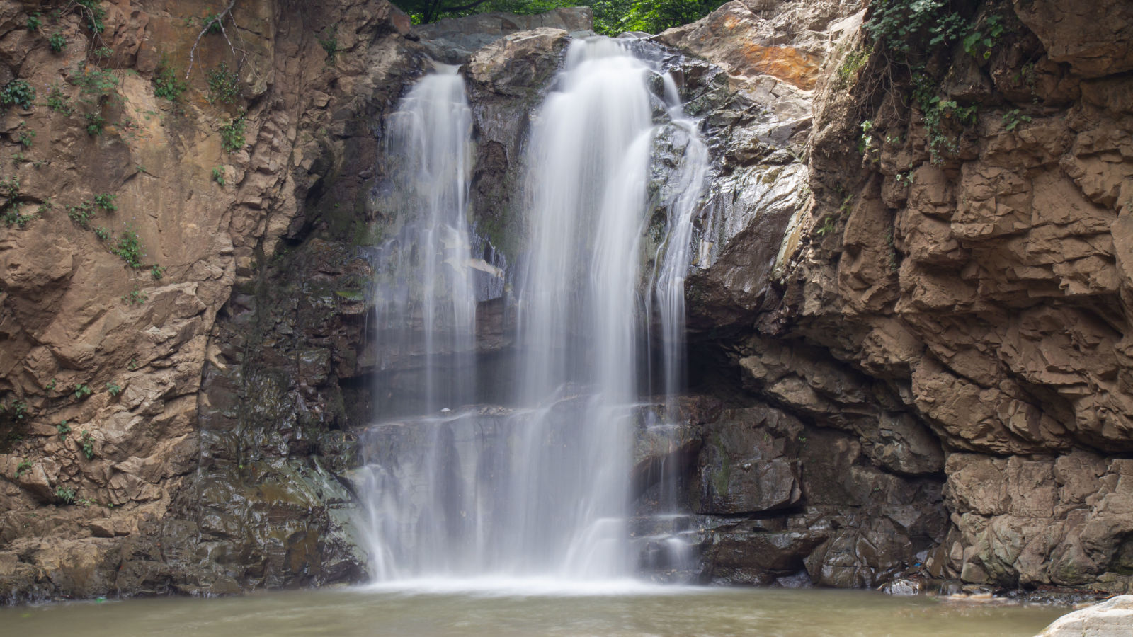 Hiking along the Amirvar – Mahrasa Temple trail | Azerbaijan Travel