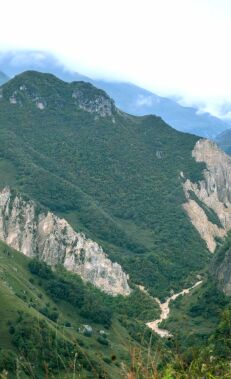 Hiking along the Kuzun – Laza trail