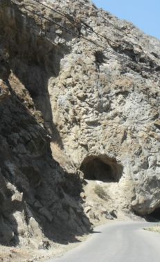 Древние пещеры в Лерике
