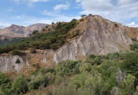 hiking along  the Bichenek – Zorbulag Route
