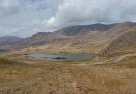 hiking along  the Zorbulag - Ashaghi Batabat Lake