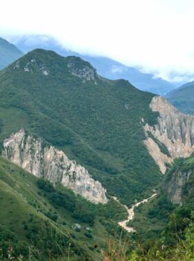 Hiking along the Kuzun – Laza trail