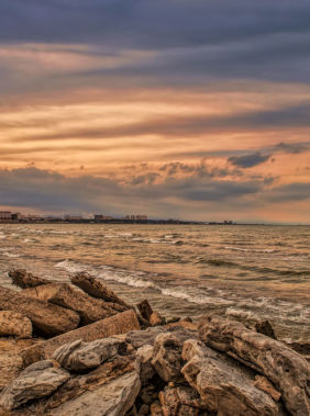 Насладитесь видами Каспийского моря и его пляжами