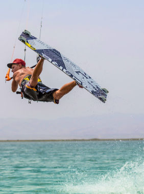 Kitesurfing in Shorabad