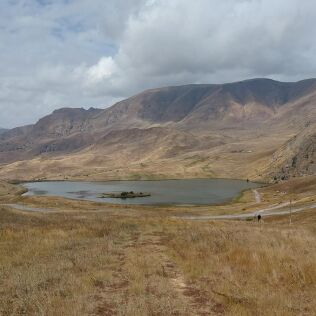 hiking along  the Zorbulag - Ashaghi Batabat Lake
