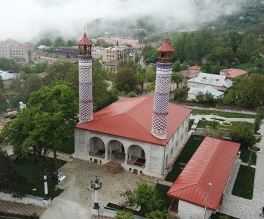 Yukhari (Upper) Govhar Agha mosque