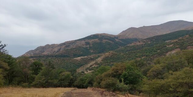 hiking along  the Zorbulag – Bichenek Route