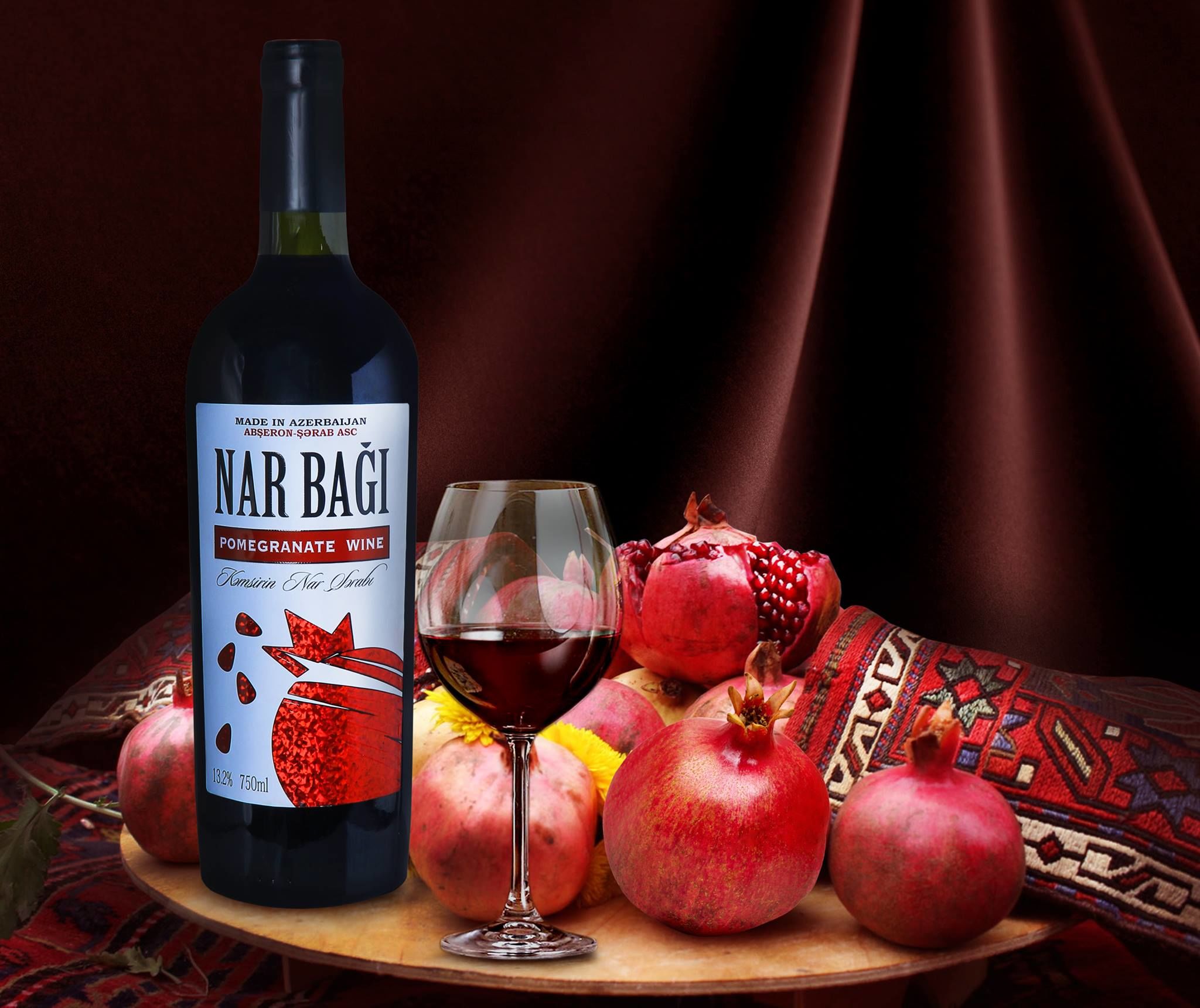 Поен вино. Вино гранат Азербайджан. Вино азербайджанское красное Гранатовое. Вино Гранатовое Азербайджан nar. Nar bagi вино Гранатовое.