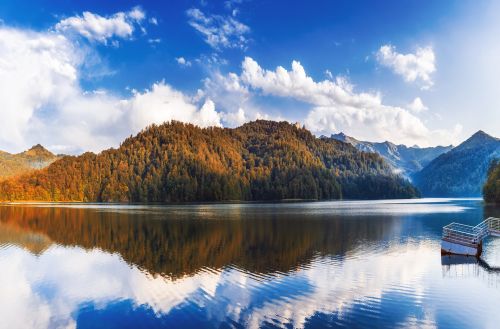 Experience the magic of Azerbaijan’s lakes this autumn